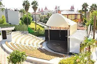 The Marilis Hill & Ultra 5*