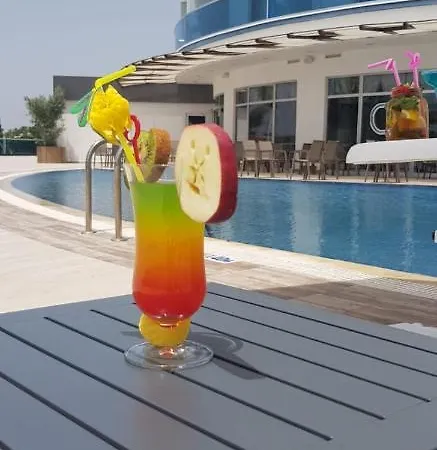 The Marilis Hill & Ultra 5* Okurcalar