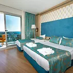 The Marilis Hill & Ultra 5*