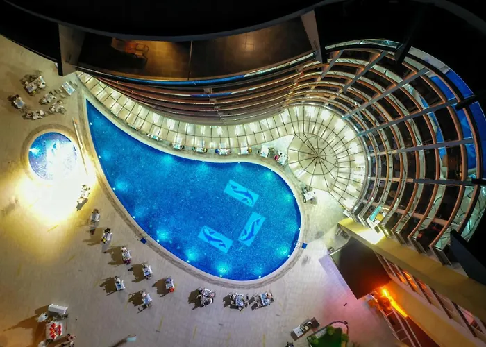 The Marilis Hill & Ultra 5* Okurcalar